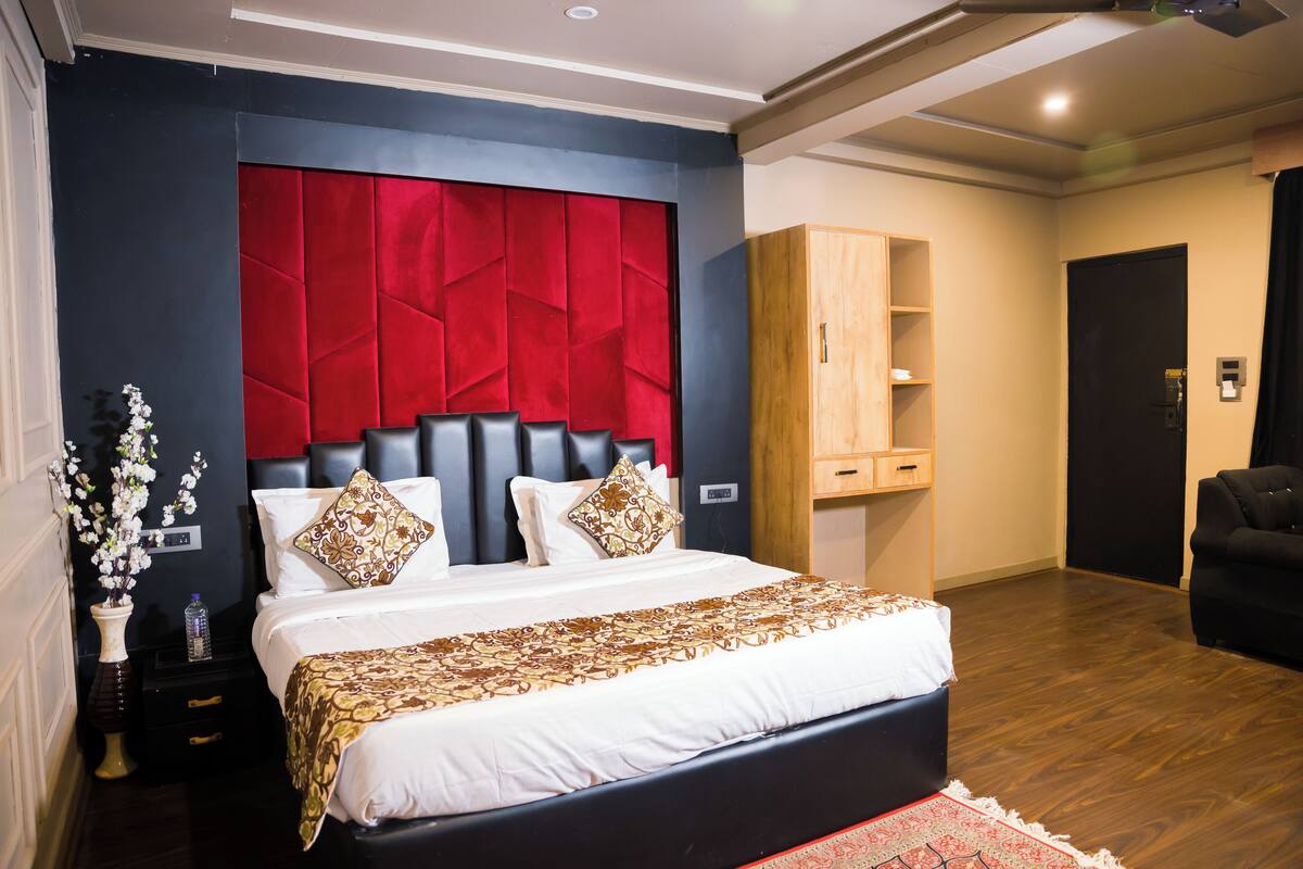ห้องดีลักซ์ดับเบิล, ระเบียง | เครื่องนอนระดับพรีเมียม, มินิบาร์, พื้นที่ทำงานแบบใช้แล็ปท็อป, Wi-Fi ฟรี
