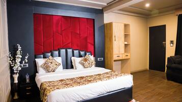 Deluxe Double Room, Balcony | Premium bedding, minibar, laptop workspace, free WiFi
