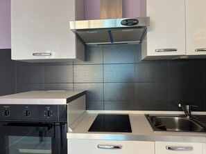 Fridge, oven, cookware/dishes/utensils - Apartment JAD by Interhome (Roquebrune Cap Martin)