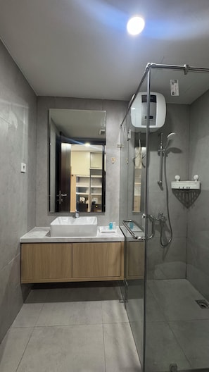 Basic Apartment, City View | Bathroom - Pollux Chadstone Cikarang (Kabupaten Bekasi, Jawa Barat)