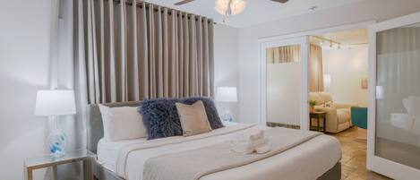 Schreibtisch, Bügeleisen/Bügelbrett, Reisekinderbett, kostenloses WLAN