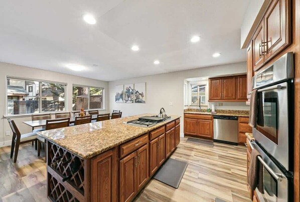 Coffee/tea maker, fridge, microwave, oven - Tahoe Adventure Lodge: Hot Tub + Pool Table (South Lake Tahoe)