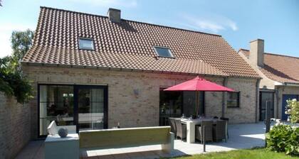 Sunny villa with garden & sauna near the coast
