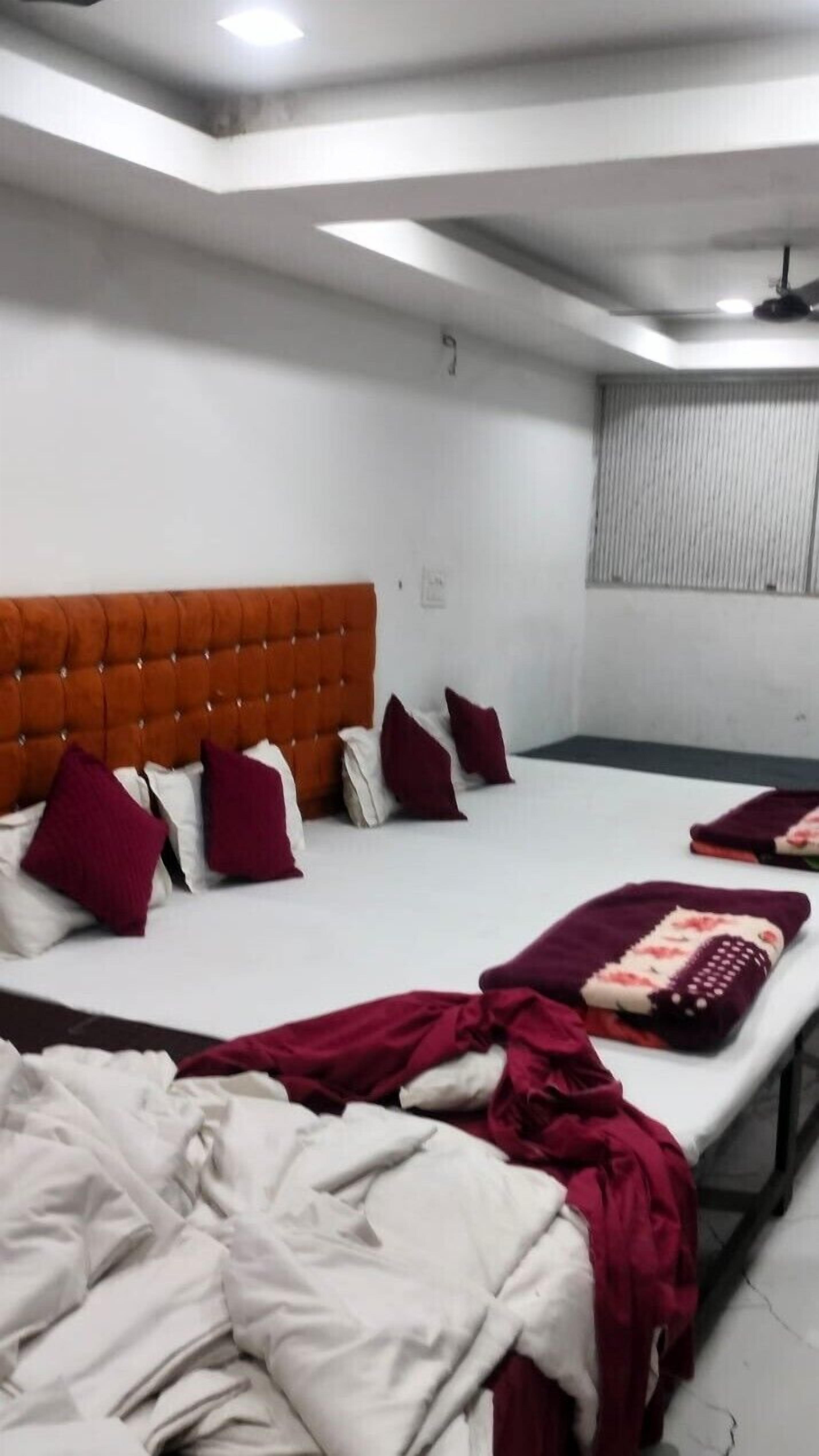 Shared Dormitory | Free WiFi, bed sheets