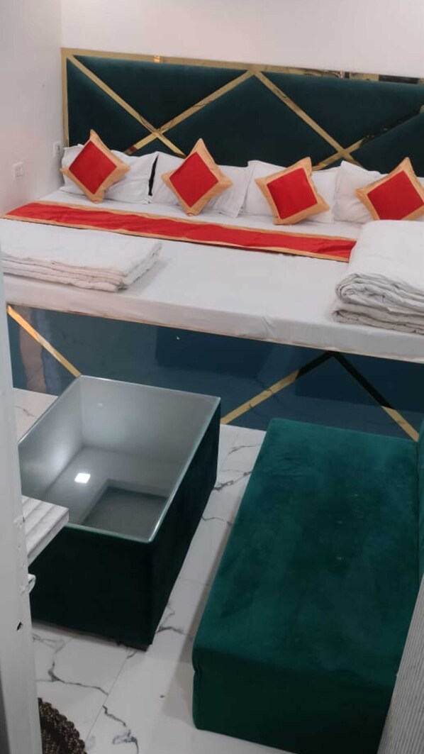 Superior Room | Free WiFi - Shri Nanhu Hotel (Prayagraj)