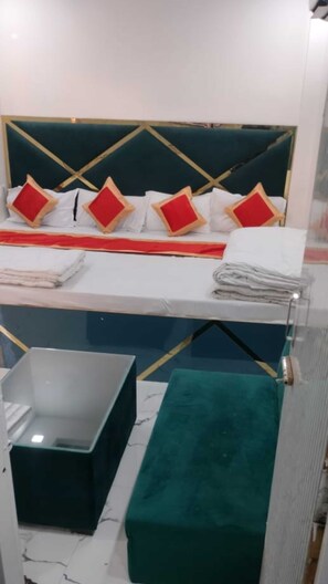 Free WiFi, bed sheets - Shri Nanhu Hotel (Prayagraj)