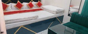 Free WiFi, bed sheets - Shri Nanhu Hotel (Prayagraj)