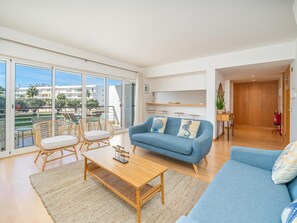 TV - Lagos Marina comfort & pool (Lagos)