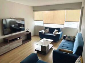 Shared Dormitory, 1 Bedroom, Accessible | Living room - Room-room With 2 Beds - Shared Apartment (Lima)