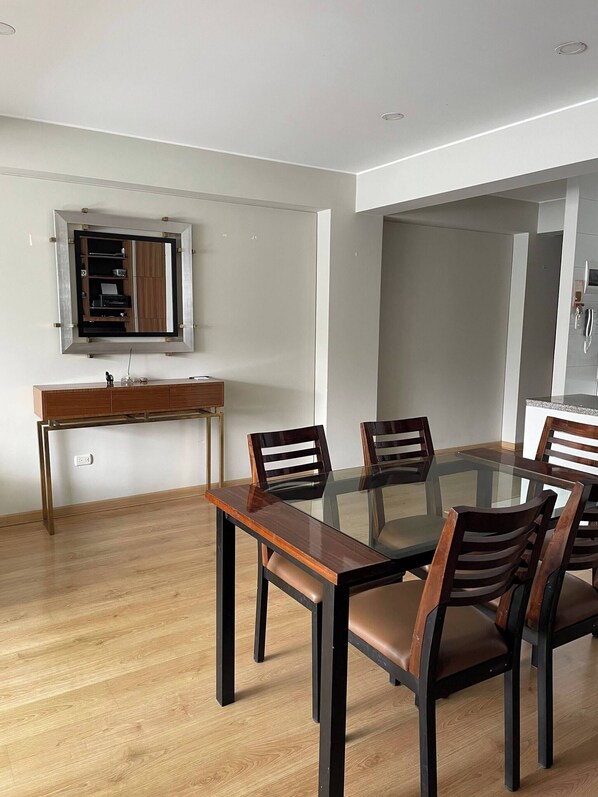 Shared Dormitory, 1 Bedroom, Accessible | Dining room - Room-room With 2 Beds - Shared Apartment (Lima)