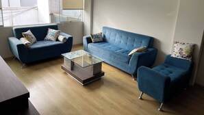 Shared Dormitory, 1 Bedroom, Accessible | Living room - Room-room With 2 Beds - Shared Apartment (Lima)