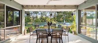 Gold Coast hinterland retreat - pool/ hot tub/ fire pit/ tree house-pet friendly