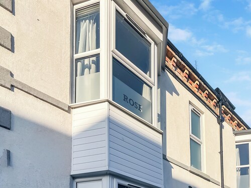 A great apartment so close to the beach and harbour and within the town centre.