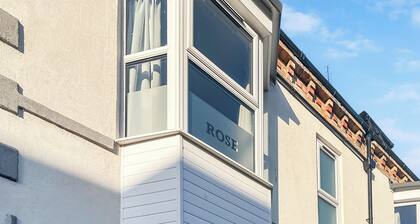 A great apartment so close to the beach and harbour and within the town centre.