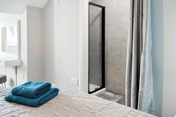 Double bedroom | Lily - Fresh as a Daisy Apartments, Bridlington