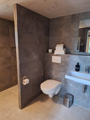 Bathroom - Holiday Home 'Deluxe' – Cozy Retreat for up to 8 Guests in Thiendorf (Thiendorf)