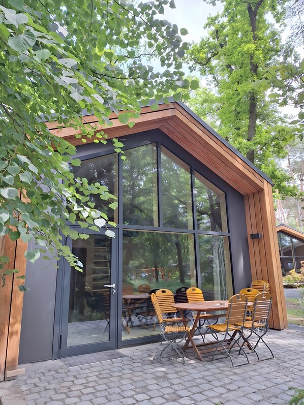 Outdoor dining - Holiday Home 'Deluxe' – Cozy Retreat for up to 8 Guests in Thiendorf (Thiendorf)