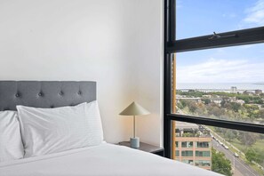 2 bedrooms, iron/ironing board, WiFi, bed sheets - Renovated 2-Bed Apartment with Balcony (St Kilda)