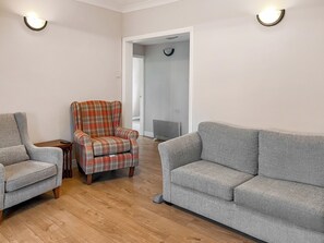 TV, fireplace - Number Ten - UK50722 (Aldbrough)