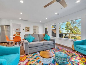 TV - The Casita @ Lago Vista Waterfront with Views (Wills Point)