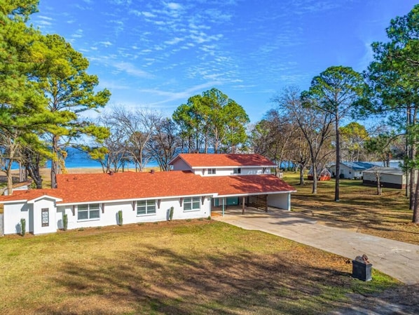 Exterior - Great for Large Group- Waterfront/Kayaks/Dock! (Wills Point)