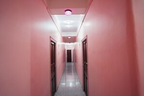 Deluxe Double Room | Living area - Hotel Nisa (Bolpur)