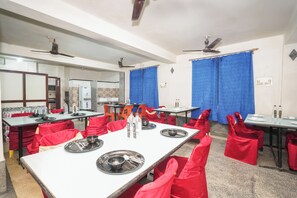 Restaurant - Hotel Nisa (Bolpur)