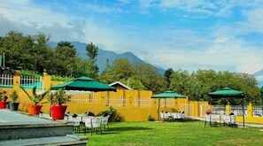 Outdoor dining - Twin Towers by D'Foy (Anantnag)