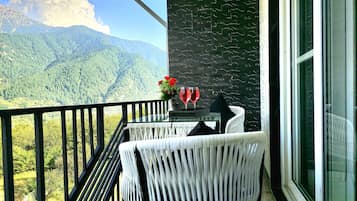 Executive Double Room, Balcony, Mountain View | Balcony