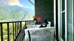 Habitación doble ejecutiva, balcón, vista a la montaña | Balcón
