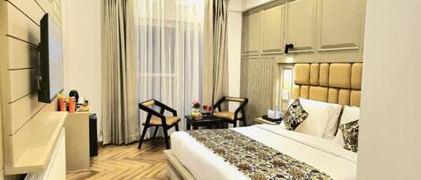 Executive Double Room, Balcony, Mountain View | Minibar, in-room safe, desk, laptop workspace