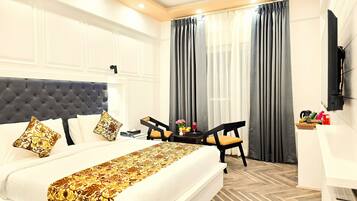 Executive Double Room, Balcony, Mountain View | Minibar, in-room safe, desk, laptop workspace