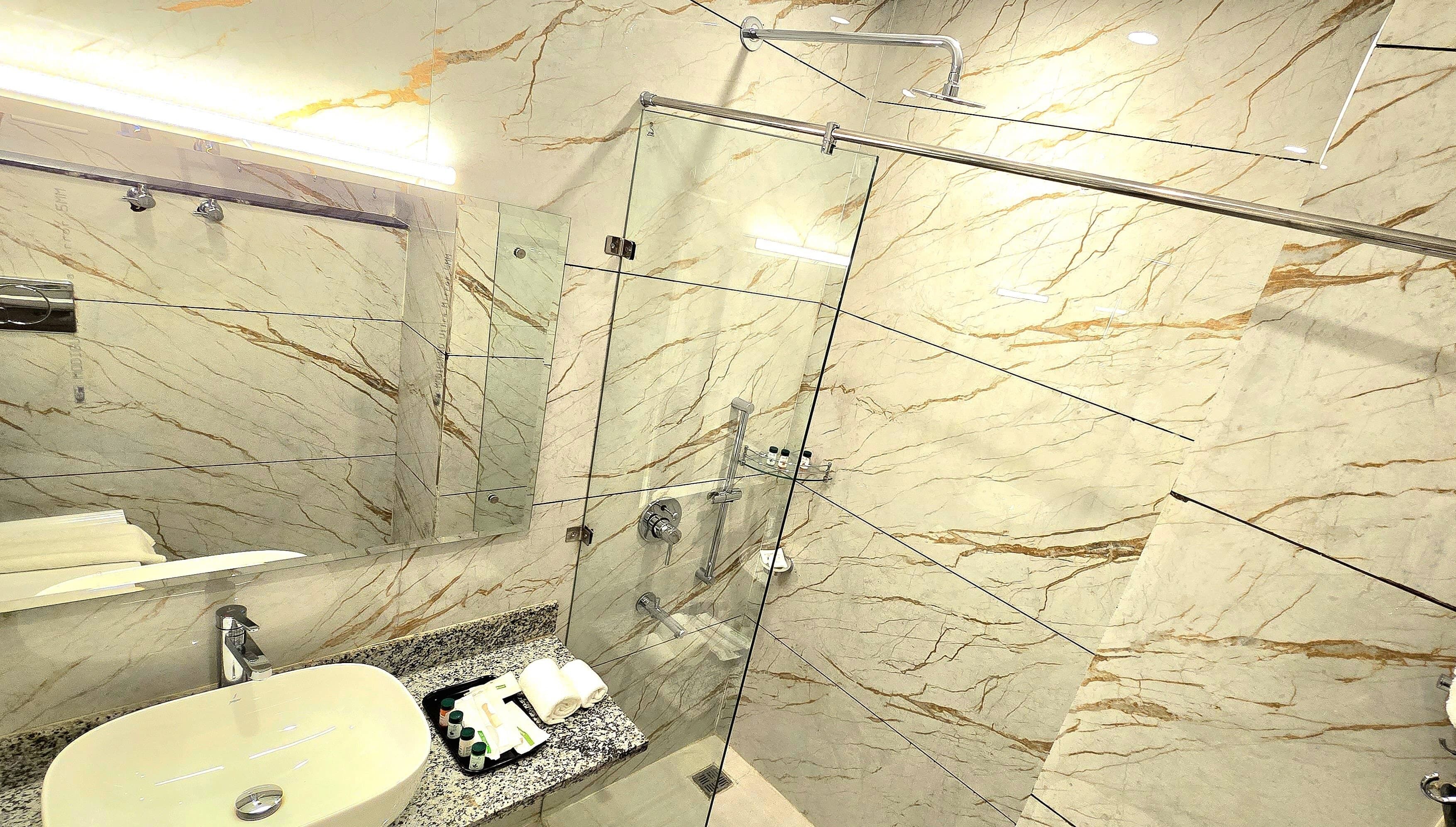 Executive Double Room, Balcony, Mountain View | Bathroom | Shower, free toiletries, hair dryer, bathrobes