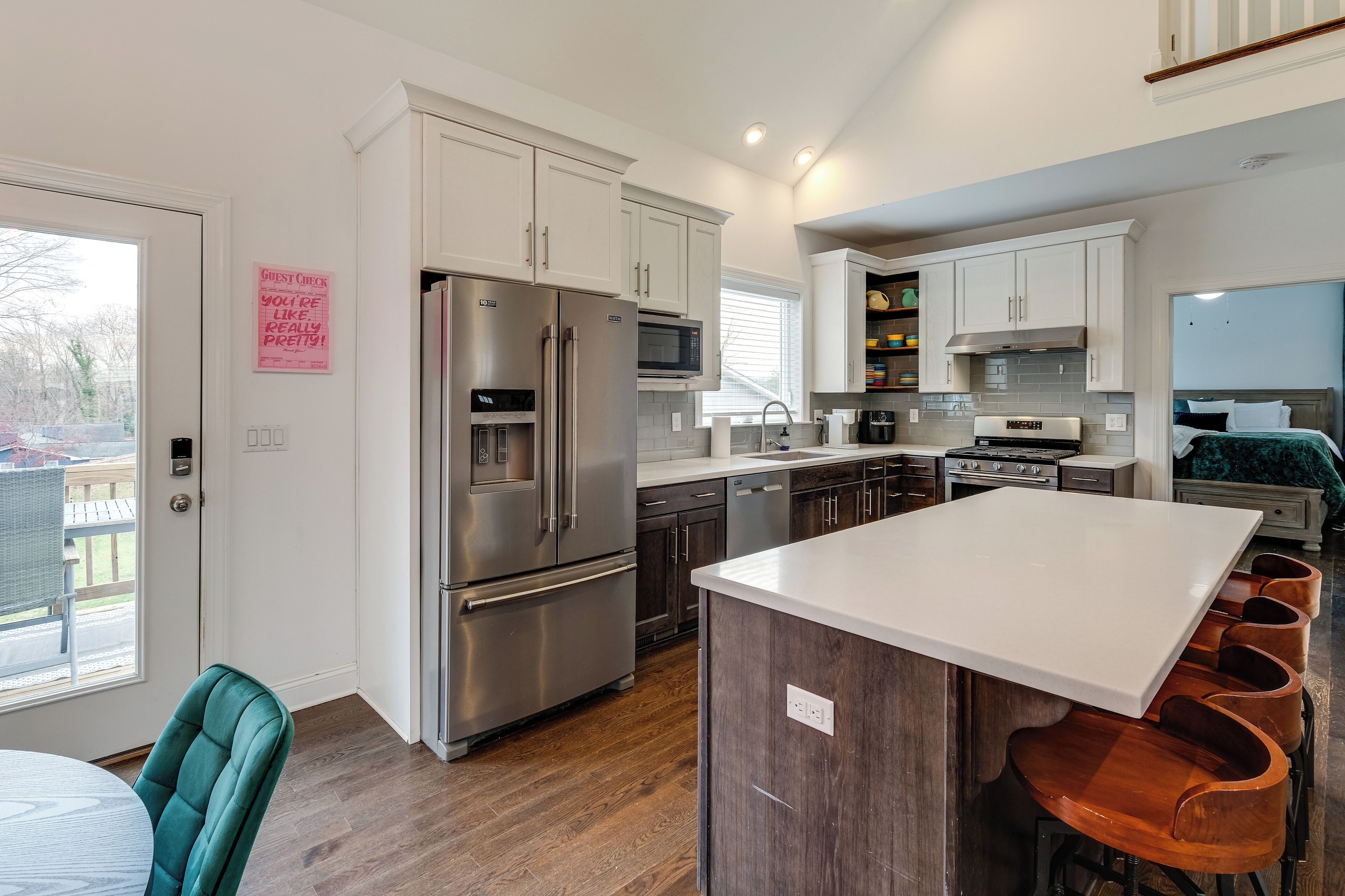 Fridge, microwave, stovetop, dishwasher