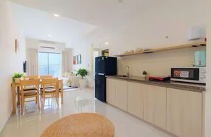 Caja de seguridad en la habitación y escritorio 