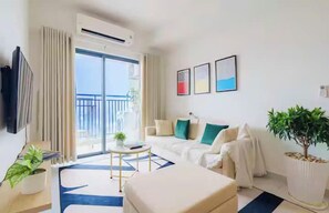 Caja de seguridad en la habitación y escritorio 