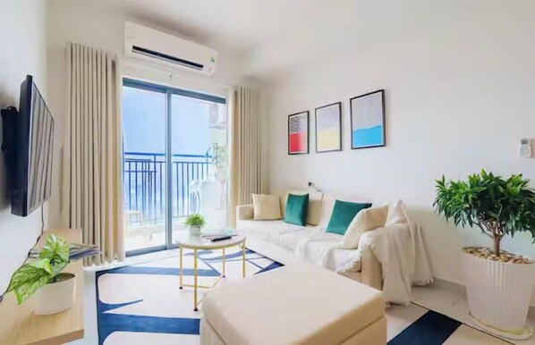 Basic Room, City View | In-room safe, desk, laptop workspace, blackout curtains - Pavilion Signature Park Legend Residence (Tan Son Hoa)