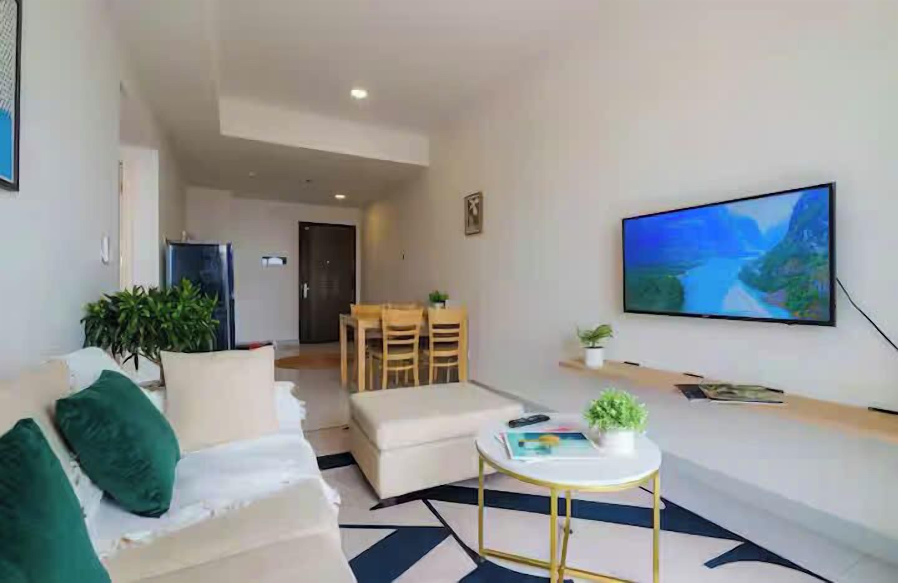 Habitación Grand, 1 habitación, Acceso al salón del club, vistas a la ciudad | Caja fuerte, decoración individual, mobiliario individual y escritorio