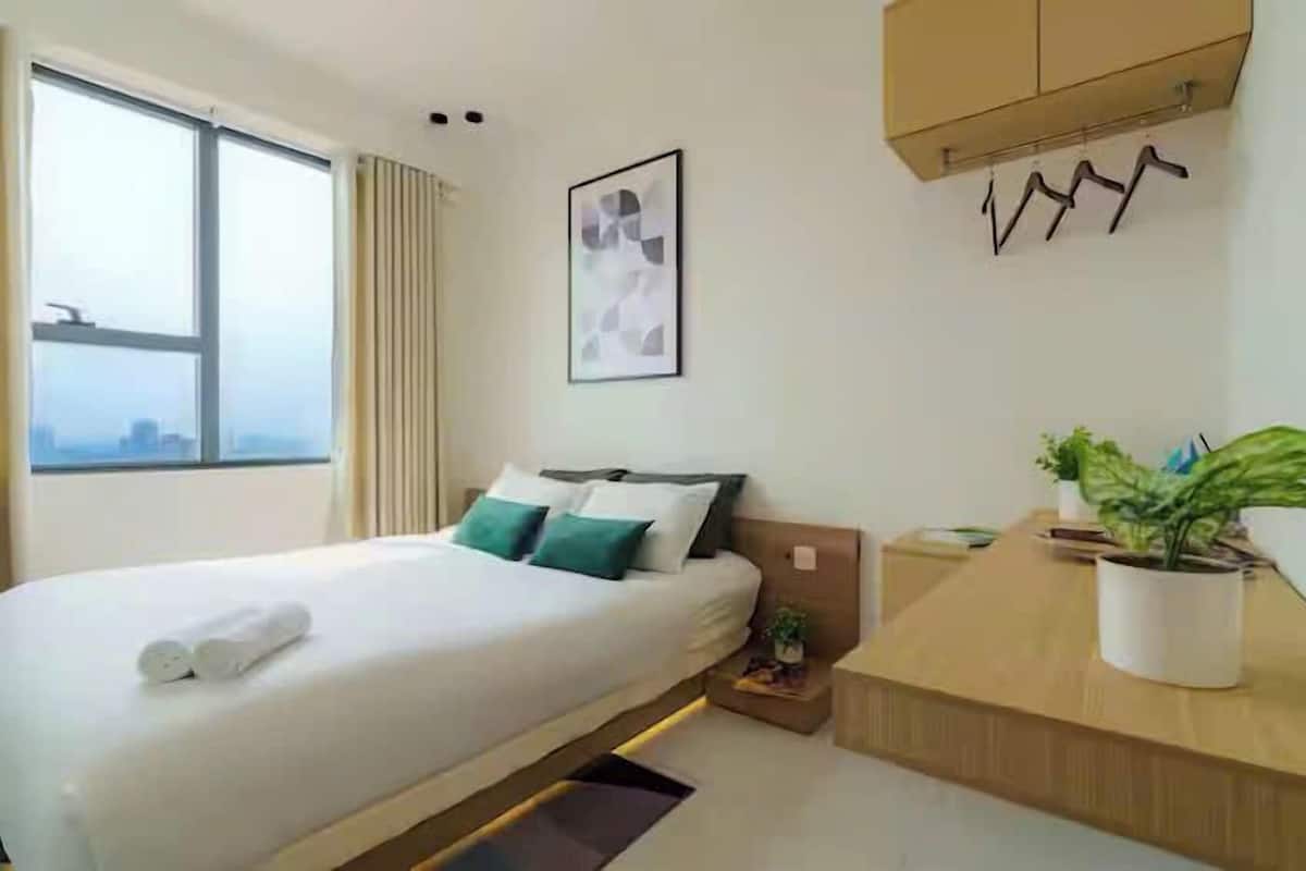 Egyptian cotton sheets, premium bedding, down comforters