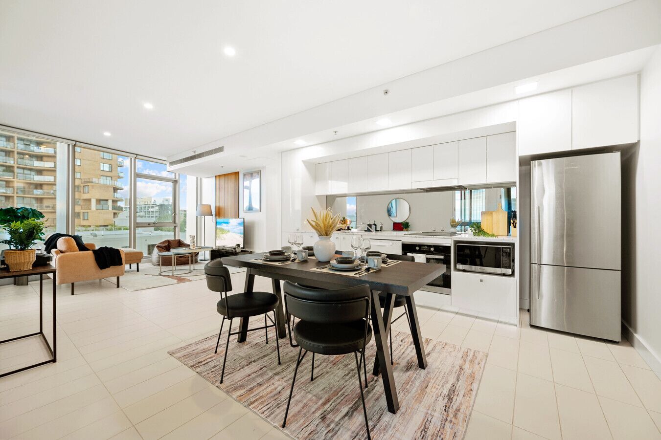 Køleskab, mikrobølgeovn, ovn, kogeplade