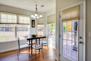 Dining - Work, Play & Unwind: Inviting Suffolk Home (Suffolk)