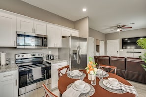 Fridge, microwave, stovetop, coffee/tea maker - Near Casino & Dtwn! Tucson Townhome: Saguaro NP (Tucson)