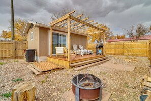 Terrace/patio - Yard, Deck, Grill! Desert Hideaway By Jemez Canyon (San Ysidro)