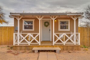 Exterior detail - Yard, Deck, Grill! Desert Hideaway By Jemez Canyon (San Ysidro)