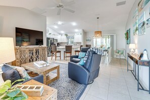 TV, books - Golf, Shop & Unwind: Home w/ Patio in The Villages (The Villages)