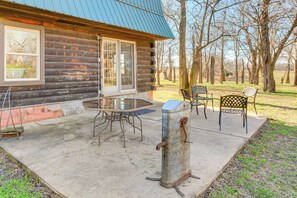 Outdoor dining - 'Mule Creek Lodge' Rural Stay Near Coldwater Lake (Wilmore)