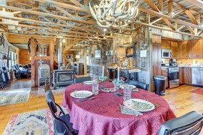 Dining - 'Mule Creek Lodge' Rural Stay Near Coldwater Lake (Wilmore)