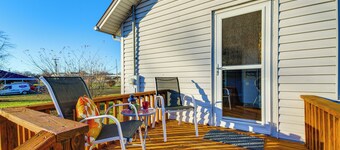 2 Mi to Stockton Lake: Family Home w/ Grill