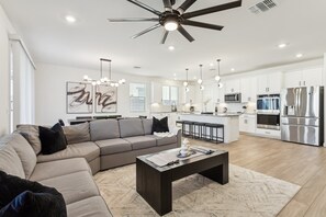 Smart TV, books, offices - Running Deer Getaway | 3 Bed + Office • 2 Bath (Surprise)