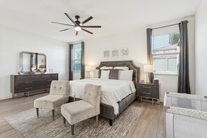 Desk, iron/ironing board, travel cot, free WiFi - Running Deer Getaway | 3 Bed + Office • 2 Bath (Surprise)